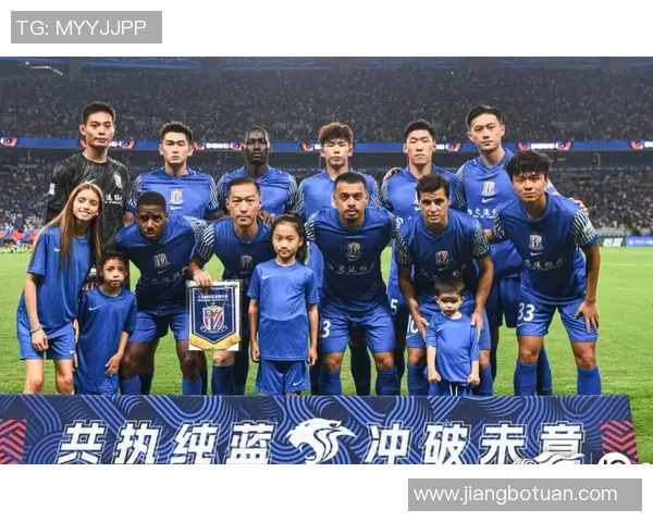 上海足球队在足球团队协作排行榜中荣登第九名展现出强大团队精神与默契配合
