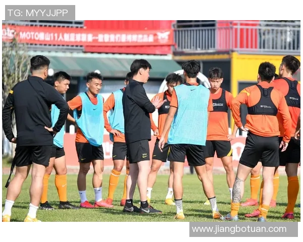 南京与武汉足球队赛后复盘分析团队协作表现及未来改进方向