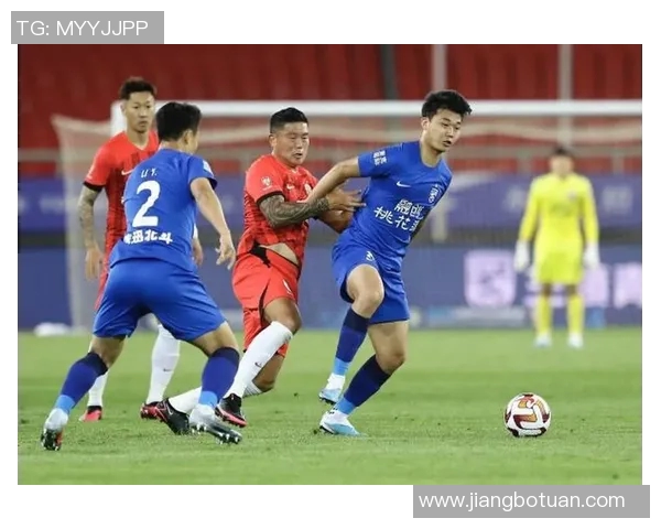 赛后分析:上海足球队与武汉足球队的耐力对决全景回顾 赛后分析:上海足球队与武汉足球队的耐力对决全景回顾