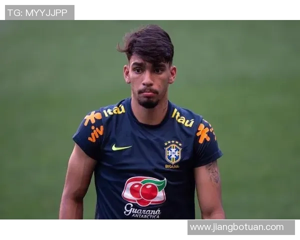 帕奎塔在赛场上的精彩表现引发热议球迷们对他的未来充满期待与关注