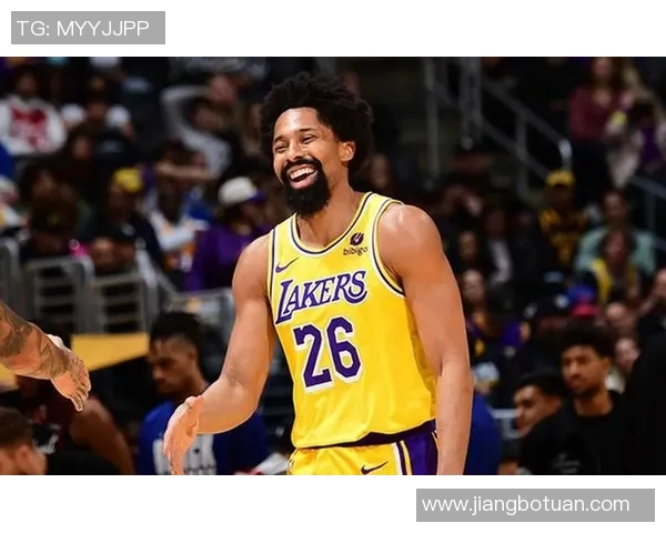 湖人队与骑士队激战正酣精彩对决战报分析与赛后点评