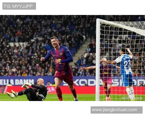 莱万领衔新赛季挑战,如何在球场上续写传奇与荣耀 莱万领衔新赛季挑战,如何在球场上续写传奇与荣耀