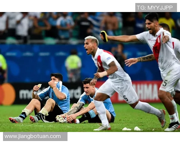 乌拉圭与秘鲁男足激战正酣谁能在南美赛场上笑到最后 乌拉圭与秘鲁男足激战正酣谁能在南美赛场上笑到最后